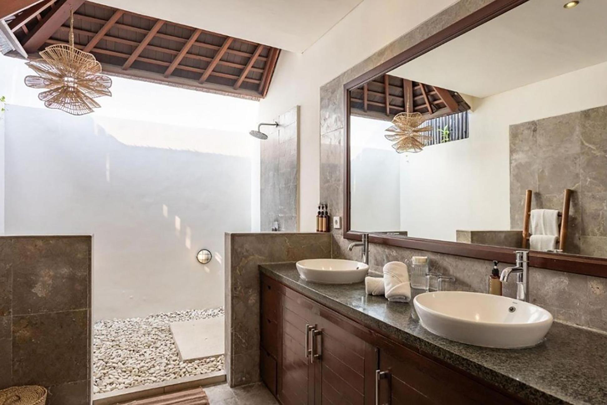 Villa Tiga Mangga By Optimum Bali Villas Семиньяк Экстерьер фото
